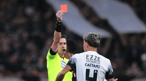 Corinthians e o problema com vermelhos. Foto: Ettore Chiereguini/AGIF