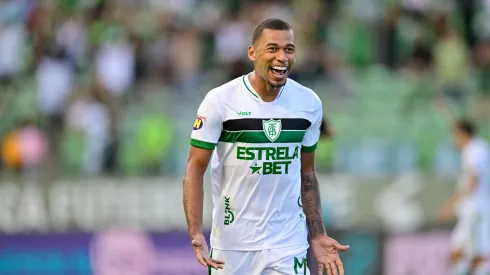 Coritiba e América-MG duelam pela 11ª rodada do Brasileirão Série B.