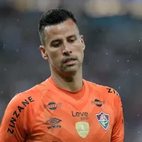 Fábio, dúvida no Fluminense, desembarca em Belo Horizonte para enfrentar Cruzeiro
