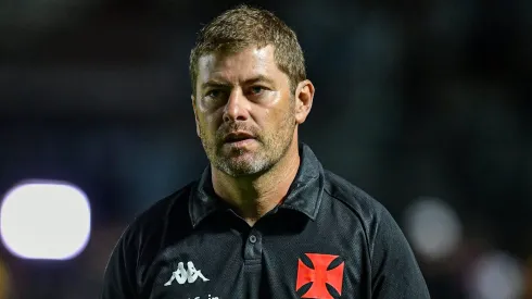 Rafael Paiva, técnico do Vasco, durante partida contra o Vitória no estádio São Januário pelo Brasileirão Série A 2024 - Foto: Thiago Ribeiro/AGIF