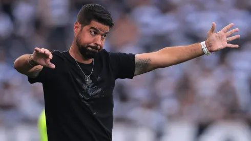 Inter pressiona António Oliveira no Corinthians