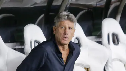 Renato Portaluppi lamentando o resultado no Castelão. Foto: Lucas Emanuel/AGIF