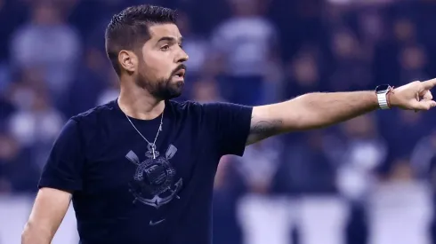 António se decide no Corinthians
