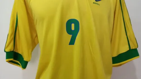 Preço da camisa da Seleção Brasileira de 1998 assusta consumidores