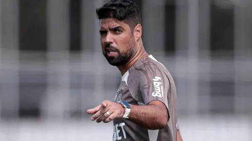 Segundo jornalista, António Oliveira está com os dias contados no Corinthians