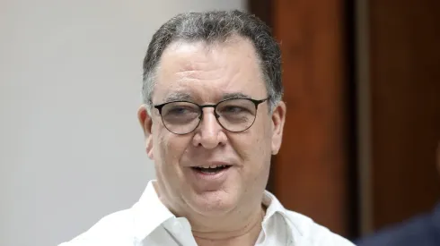 Marcelo Teixeira durante coletiva de imprensa. Presidente perde contratação de goleiro.