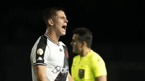 Estrella comemorando seu gol na partida entre Vasco x São Paulo pelo Brasileirão 2024