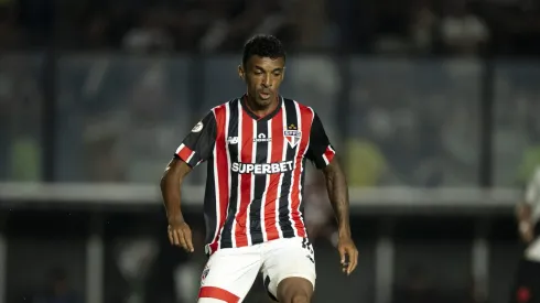 Luiz Gustavo durante a partida. Foto: Jorge Rodrigues/AGIF