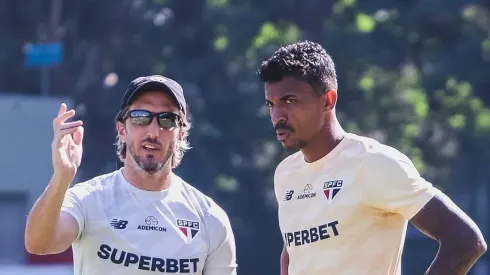 Luiz Gustavo e Zubeldía durante treinamento. Foto: Erico Leonan / saopaulofc.net