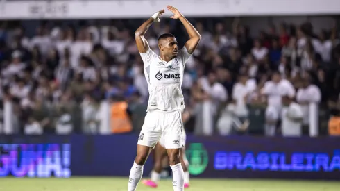Joaquim jogador do Santos durante partida contra o Goias no estadio Vila Belmiro pelo campeonato Brasileiro B 2024. Foto: Abner Dourado/AGIF