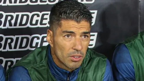 Luis Suarez (c) jogador do Nacional (URU) durante partida contra o Atletico-GO no estadio Parque Central pelo campeonato Copa Sul-Americana 2022. Foto: FocoUy/AGIF