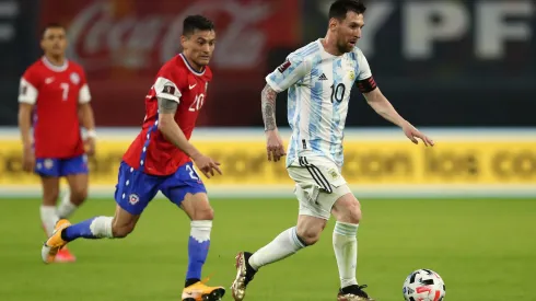 Chile e Argentina se enfrentam nesta terça-feira (25) pela Copa América. (Photo by Agustin Marcarian – Pool/Getty Images)