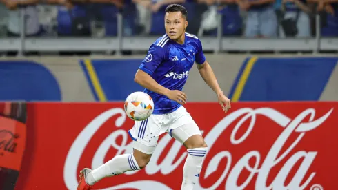 Lateral recebeu cartão vermelho após falta em Gilberto