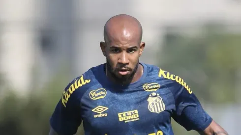 Patrick durante treinamento. Torcida perde a paciência com o volante.