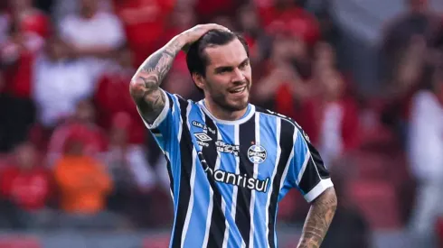 Nathan está sem espaço e avança para deixar o Grêmio