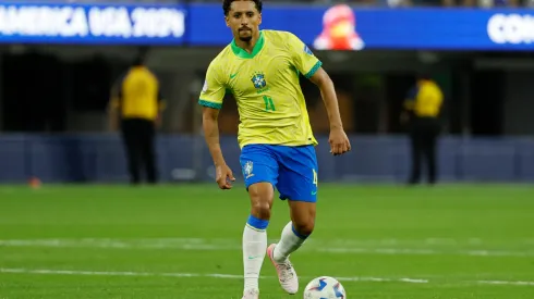 Brasil enfrenta Paraguai para garantir classificação na Copa América.