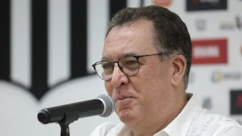 Marcelo Teixeira em coletiva de imprensa. Dirigente tem proposta de renovação de patrocínio.