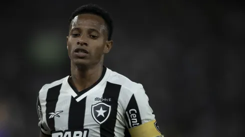 Volante sofreu forte entrada durante o clássico