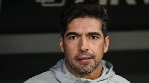 Abel Ferreira durante partida contra o Atlético-MG. Treinador dispensa meio-campista.