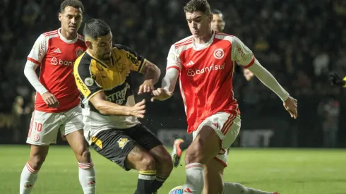 Jogadores de Criciúma e Internacional