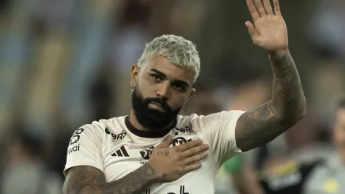 Gabigol agradecendo a torcida em partida entre Flamengo e Amazonas, no Maracanã, pela Copa Do Brasil, no dia 01/05/2024.