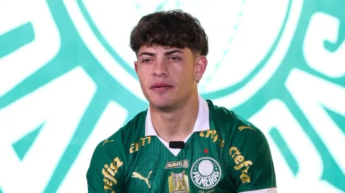 Giay comentou sobre a chegada no Verdão e o papel de Abel nas negociações