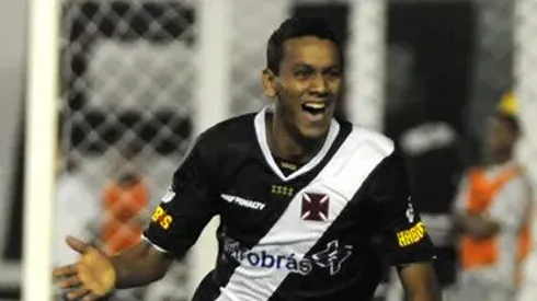 Souza aceitou proposta do Vasco com redução pesada em seus vencimentos