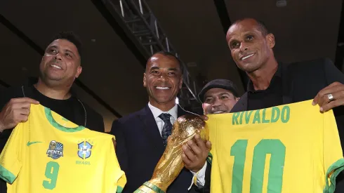 Ronaldo, Rivaldo e Cafú em evento de comemoração do Penta (Foto Buda Mendes/Getty Images)