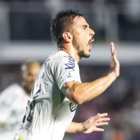 Willian marca no fim e Santos vence Chapecoense