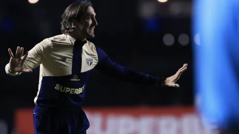 Luís Zubeldía terá grande desafio nesta quarta.