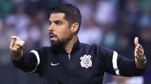 Corinthians cogita demitir António Oliveira.