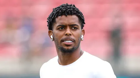 Wesley Gasolina, jogador do Cruzeiro, durante aquecimento antes da partida contra o Athletic Club no estadio Arena do Jacare pelo campeonato Mineiro 2024. Foto: Gilson Lobo/AGIF