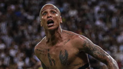 Grêmio tem negociações com Deyverson.