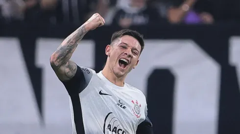 Garro comemorando o segundo gol alvinegro. Foto: Ettore Chiereguini/AGIF