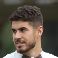 Corinthians quer negociar Pedro Raul, mas atacante espera novo técnico para recuperar espaço