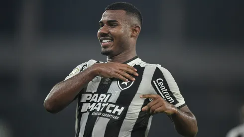 Botafogo se isola como time com mais gols de fora da área do Campeonato Brasileiro. Foto: Thiago Ribeiro/AGIF