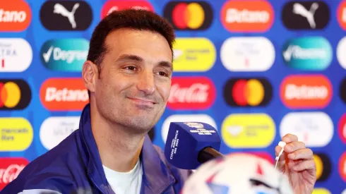 Scaloni em coletiva de imprensa
(Foto: Sarah Stier/Getty Images)