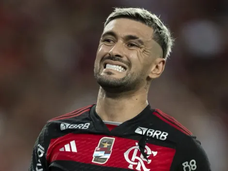 Suárez vira garçom de Arrascaeta e vídeo viraliza na web