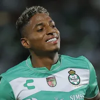 Pegou avião e chegou ao Brasil: Emerson Rodríguez garante condição física ideal em início no Vasco