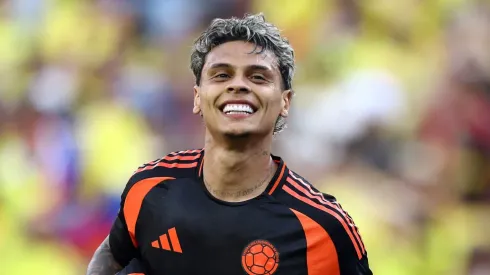 Richard Ríos, meio-campista colombiano do Palmeiras, jogando pela Seleção da Colômbia - Foto: Tim Nwachukwu/Getty Images