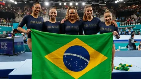 Sob liderança de Rebeca, equipe feminina de ginástica é candidata ao pódio em Paris