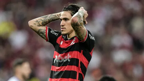 RJ - RIO DE JANEIRO - 11/07/2024 - BRASILEIRO A 2024, FLAMENGO X FORTALEZA - Pedro jogador do Flamengo durante partida contra o Fortaleza no estadio Maracana pelo campeonato Brasileiro A 2024. Foto: Thiago Ribeiro/AGIF