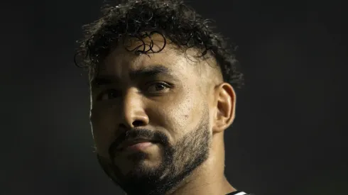 RJ - RIO DE JANEIRO - 29/06/2024 - BRASILEIRO A 2024, VASCO X BOTAFOGO - Payet jogador do Vasco sauda a torcida apos a partida contra o Botafogo no estadio Sao Januario pelo campeonato Brasileiro A 2024. `