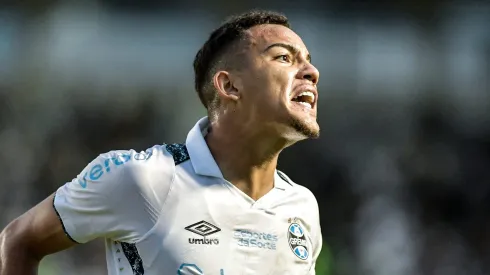 Grêmio não deve escalar Gustavo Martins.