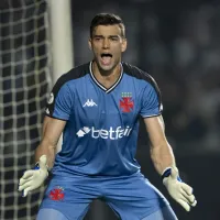 Léo Jardim brilha pelo Vasco e se torna o goleiro com mais defesas no Brasileirão