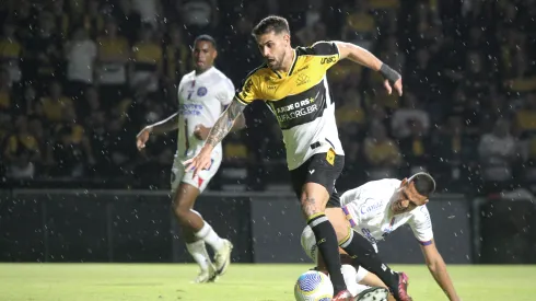 Felipe Vizeu foi sondado pelo Santos