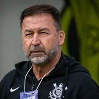Augusto Melo e diretoria do Corinthians realizam os pagamentos dos direitos de imagem