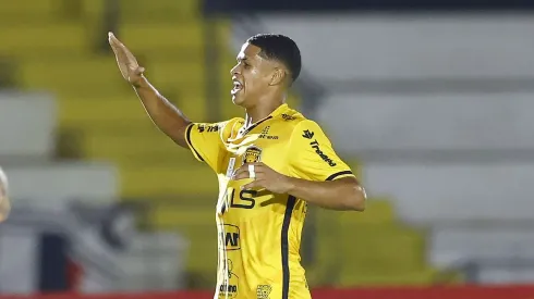 Barros comemorando o gol marcado em Ribeirão Preto. Foto: Thiago Calil/AGIF