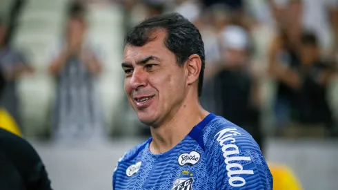 Técnico do Peixe durante jogo contra o Ceará