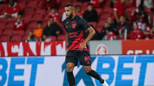 Volante estava no Athletico-PR desde 2022